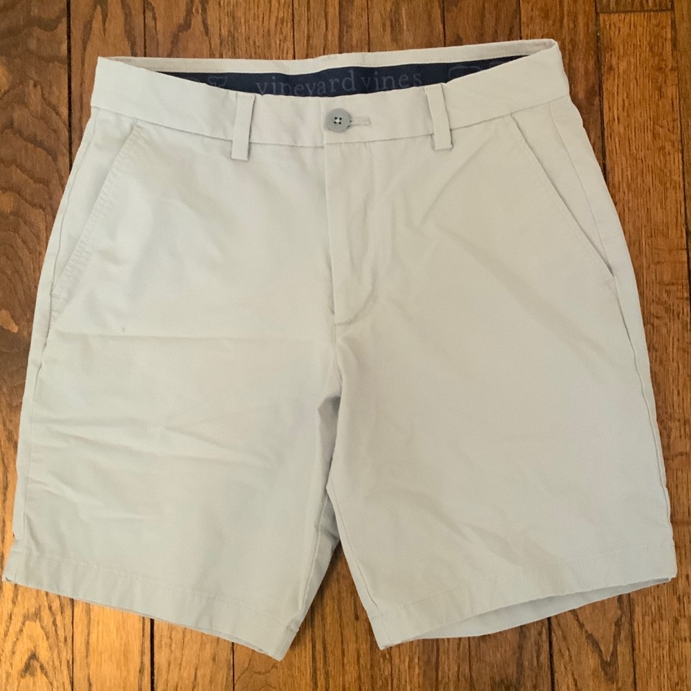 Vineyard Vines Men's Light Gray Shorts size 28 performance material